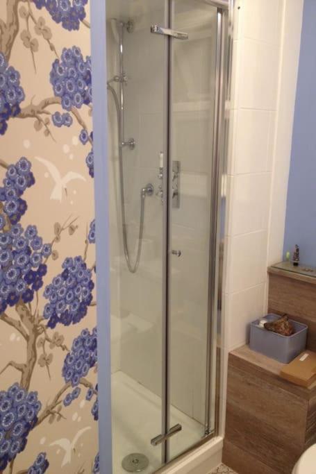 Charming English Style Studio Flat ลอนดอน ภายนอก รูปภาพ