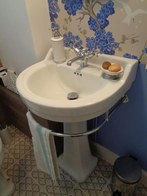 Charming English Style Studio Flat ลอนดอน ภายนอก รูปภาพ