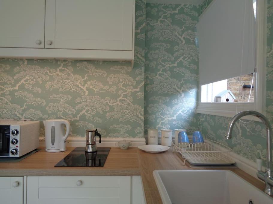 Charming English Style Studio Flat ลอนดอน ภายนอก รูปภาพ
