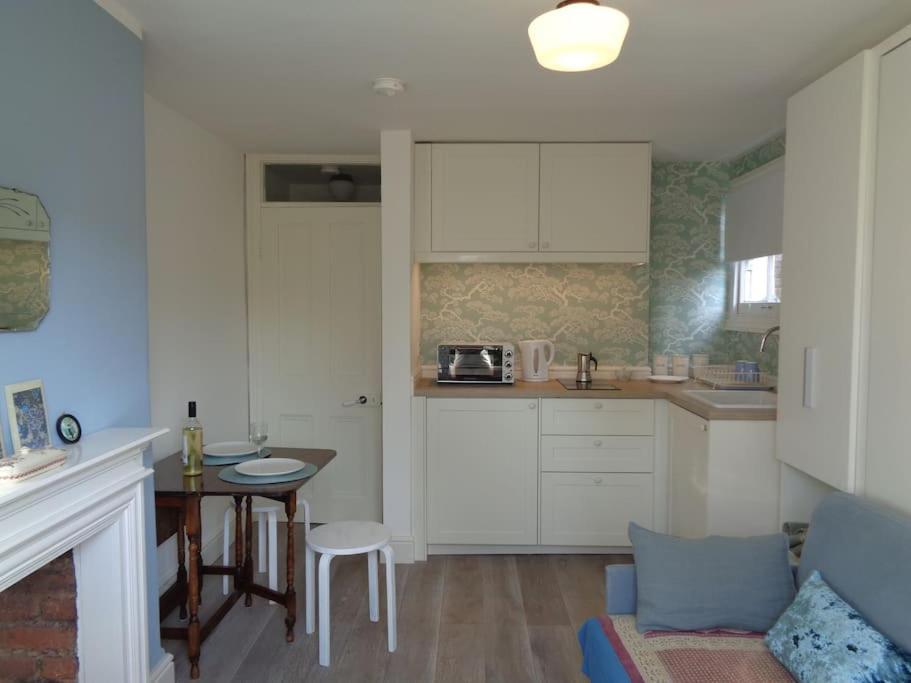 Charming English Style Studio Flat ลอนดอน ภายนอก รูปภาพ