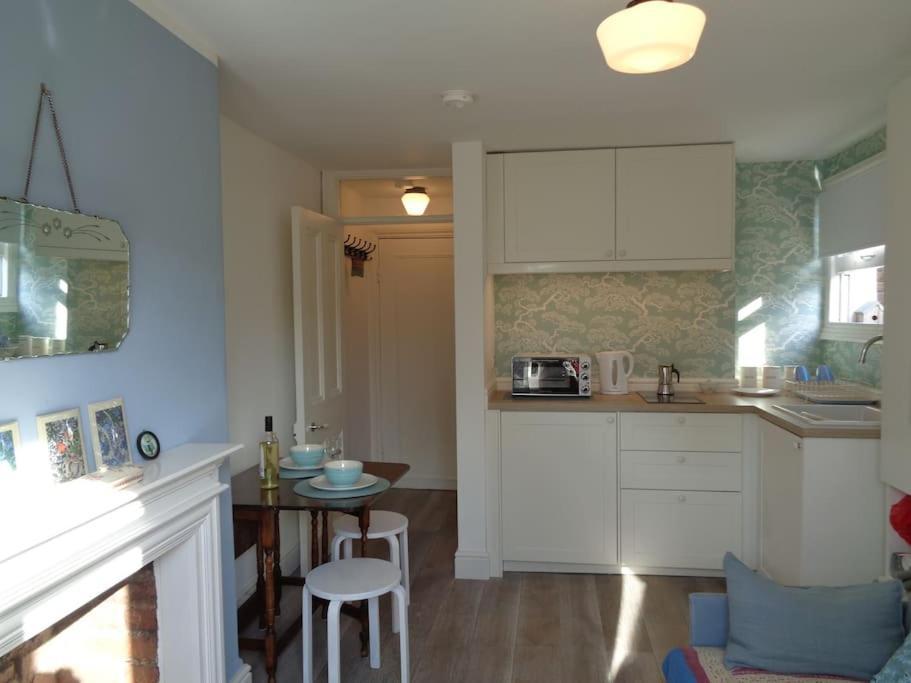 Charming English Style Studio Flat ลอนดอน ภายนอก รูปภาพ