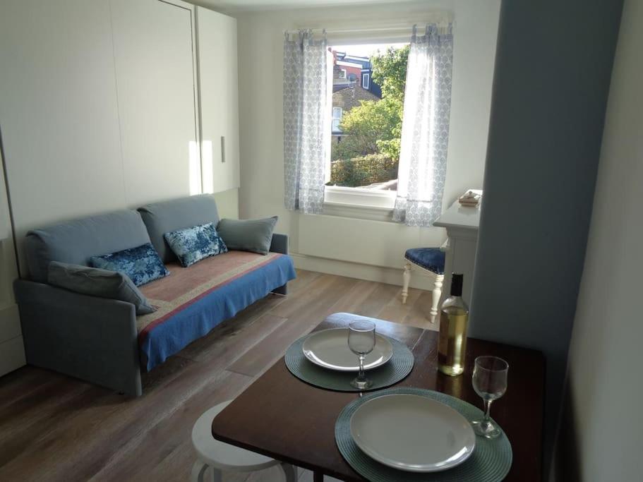 Charming English Style Studio Flat ลอนดอน ภายนอก รูปภาพ
