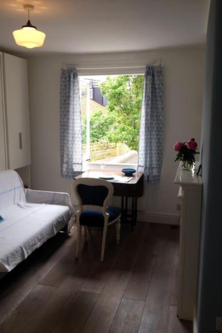 Charming English Style Studio Flat ลอนดอน ภายนอก รูปภาพ