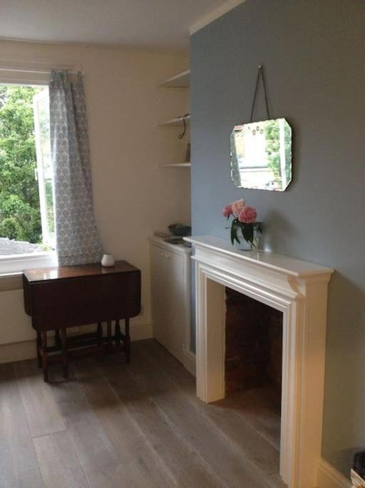 Charming English Style Studio Flat ลอนดอน ภายนอก รูปภาพ